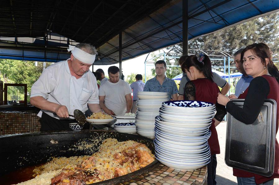 （一带一路·好味道）（8）乌兹别克斯坦传统美食——抓饭